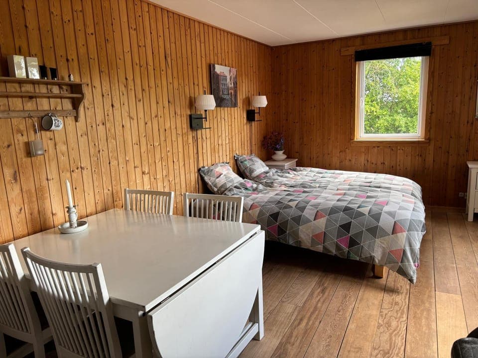 Bed, Photo of the whole room, Dining area, Bedroom