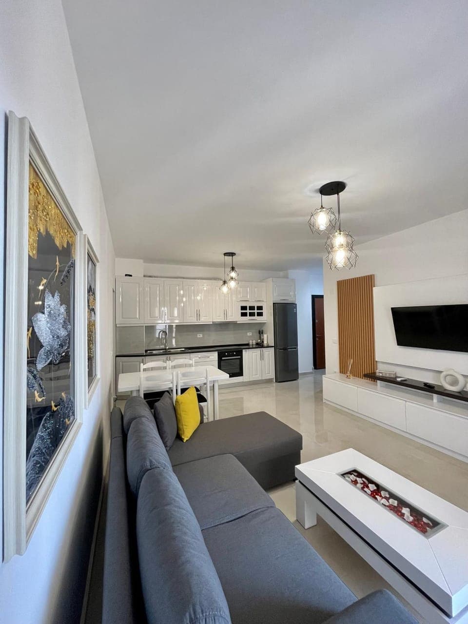 TV and multimedia, Living room, Seating area, Dining area