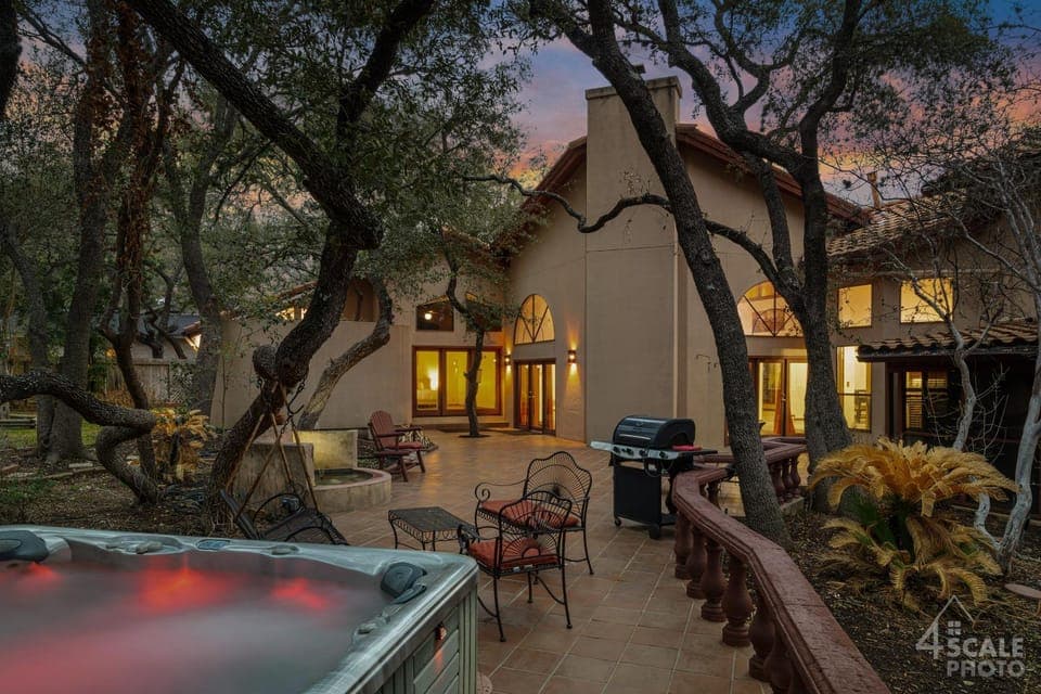 Property building, Patio, Natural landscape, Garden, Hot Tub