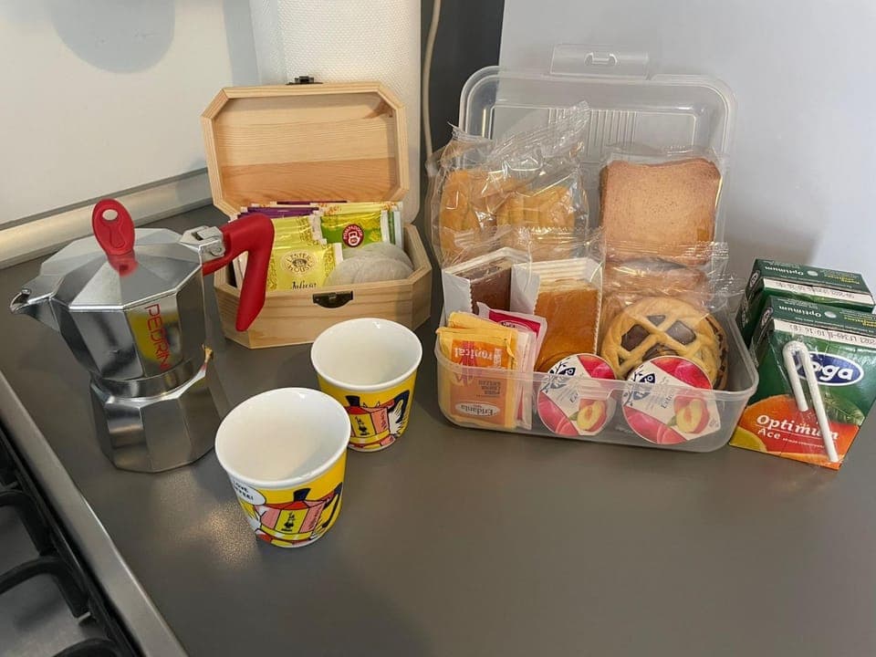 Coffee/tea facilities, Breakfast