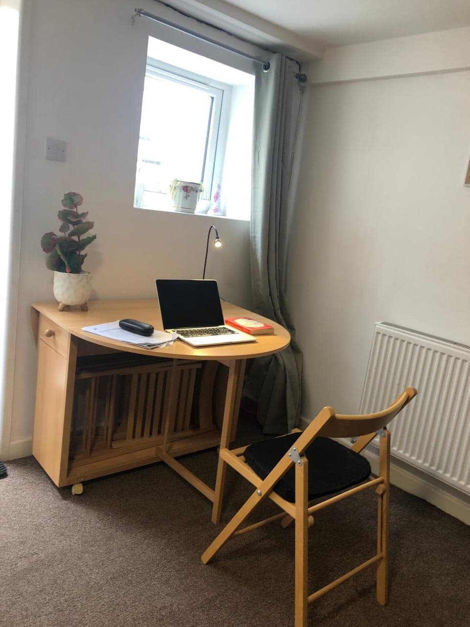 Living room, hair dresser, internet