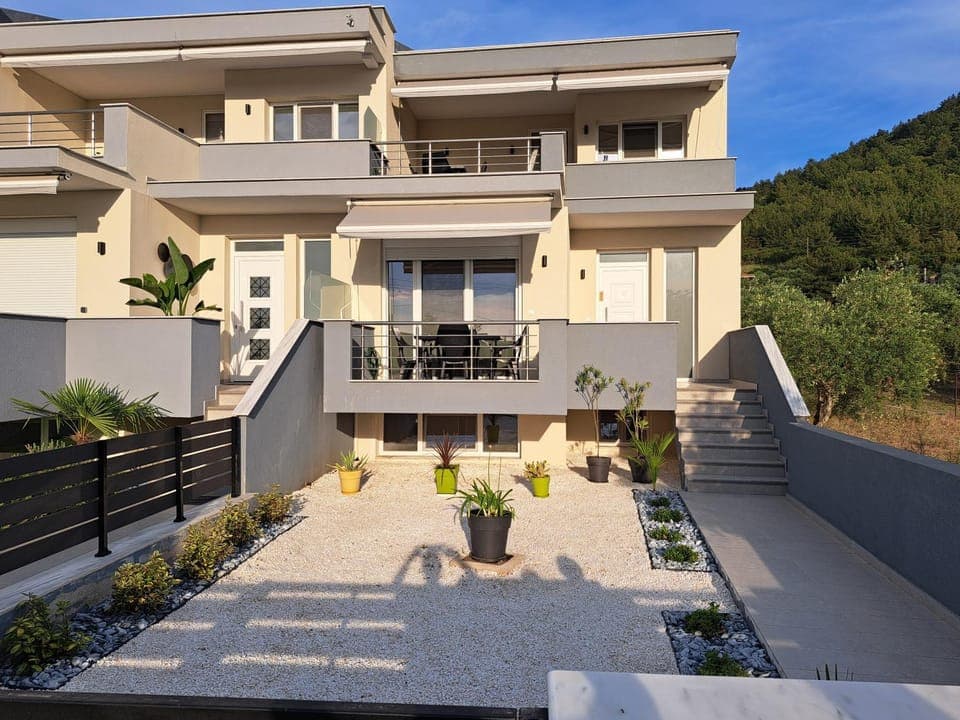 Property building, Facade/entrance, Garden view