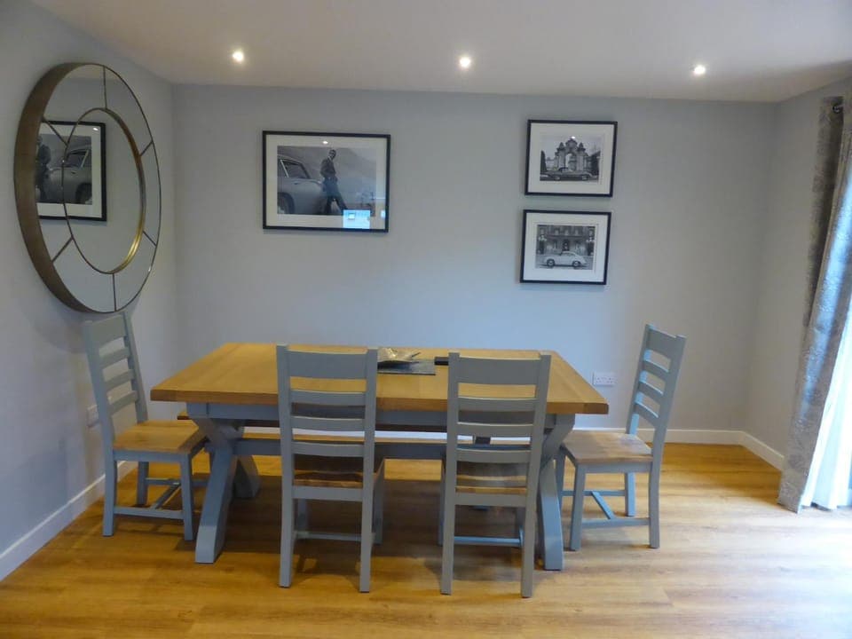 Seating area, Dining area