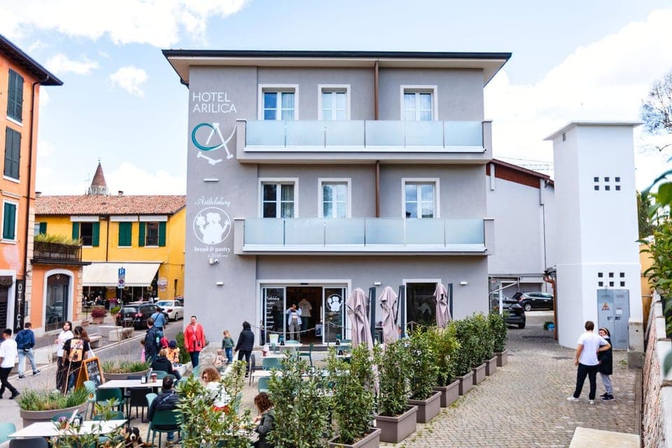 Property building, Neighbourhood, Location