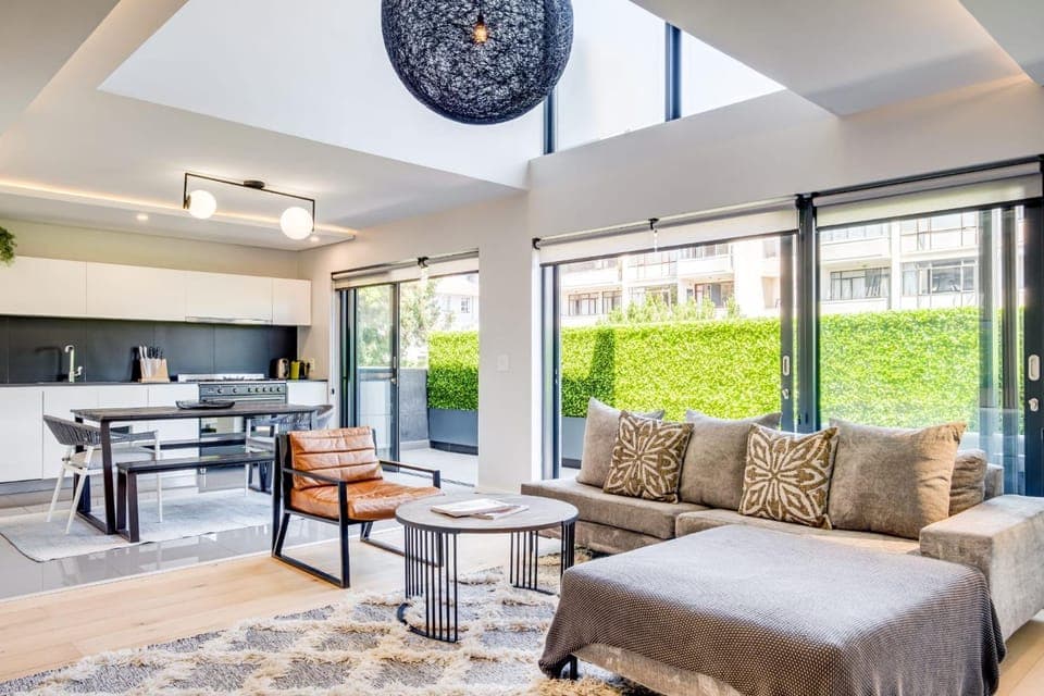 Kitchen or kitchenette, Living room, Seating area, Dining area