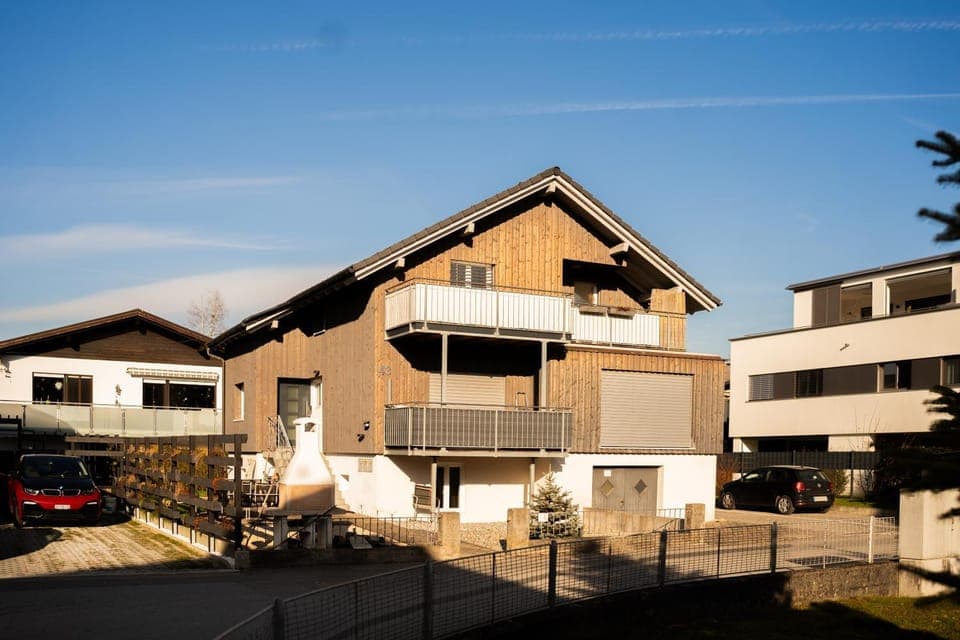 Property building, Day, Neighbourhood, Street view, Parking