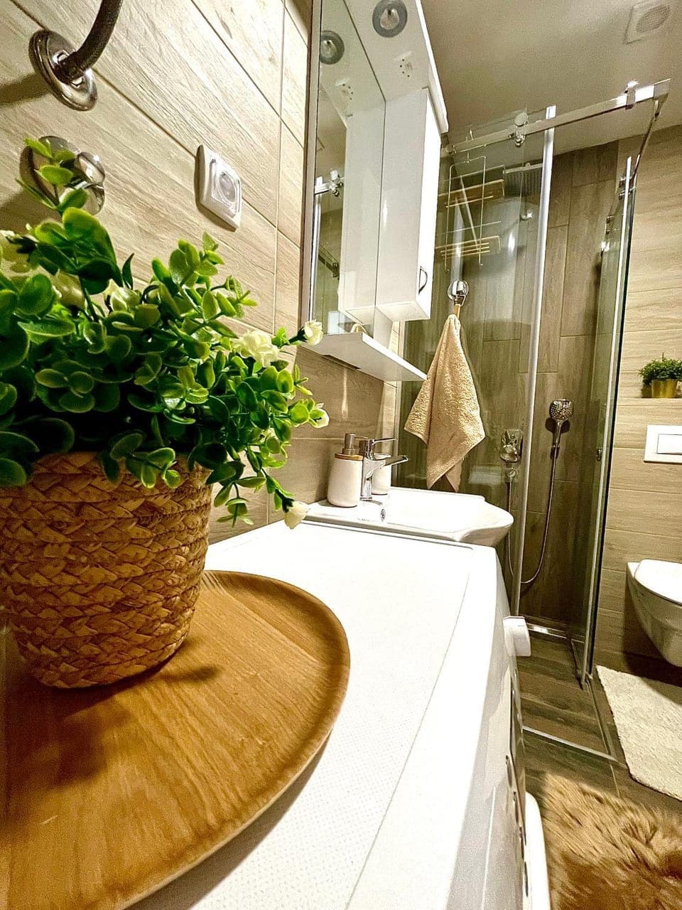 Shower, Toilet, Bathroom, towels