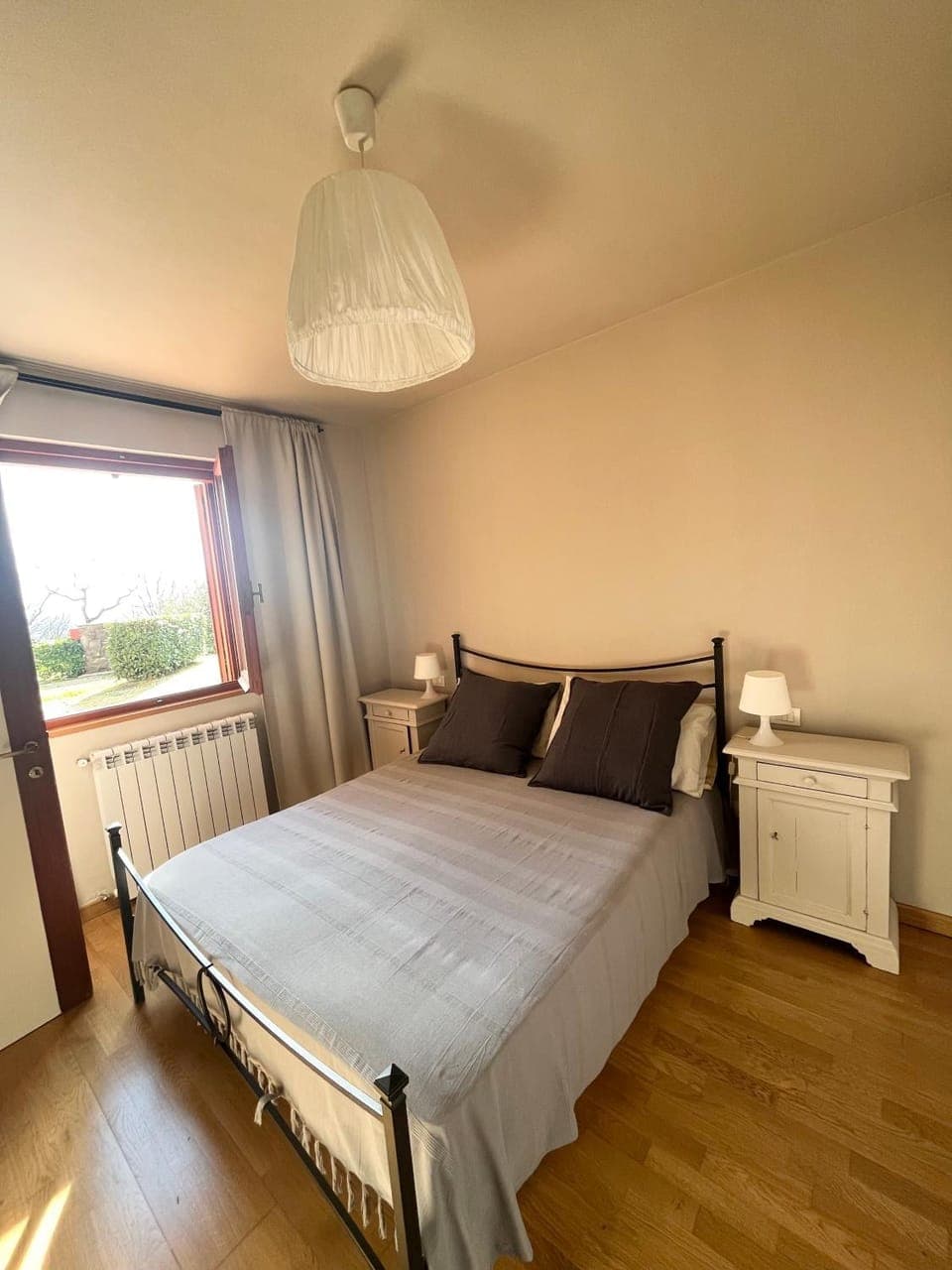 Bed, Photo of the whole room, Bedroom, internet