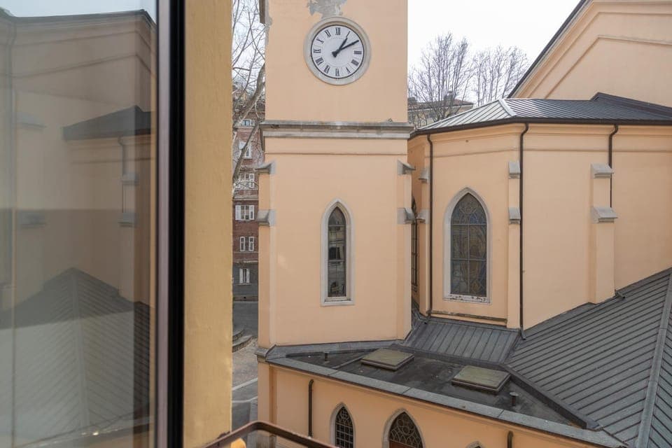 Property building, Day