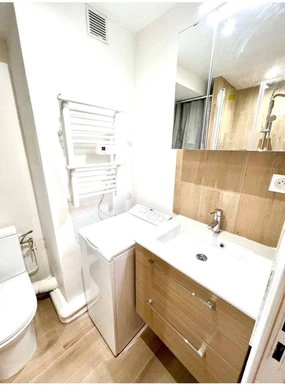 Shower, Toilet, Bathroom, towels