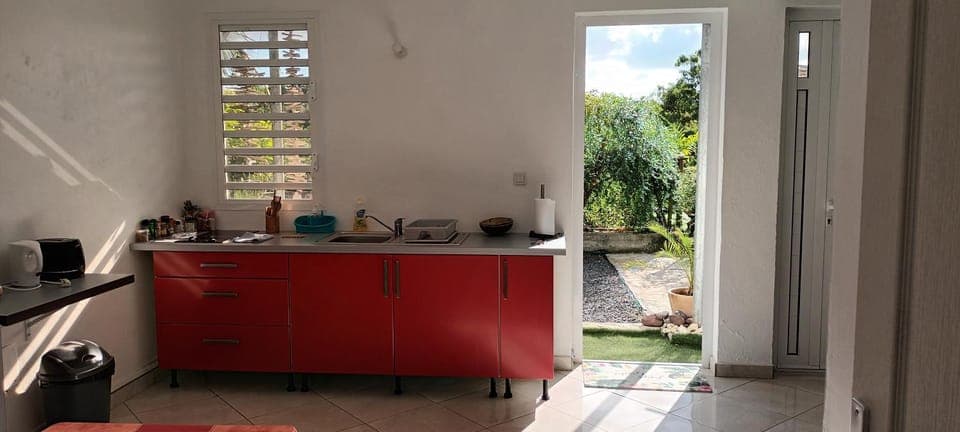 Kitchen or kitchenette, Dining area