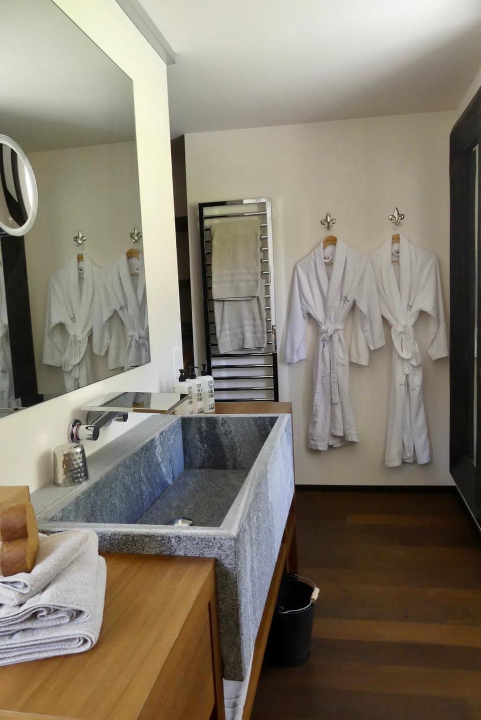 Bathroom, towels