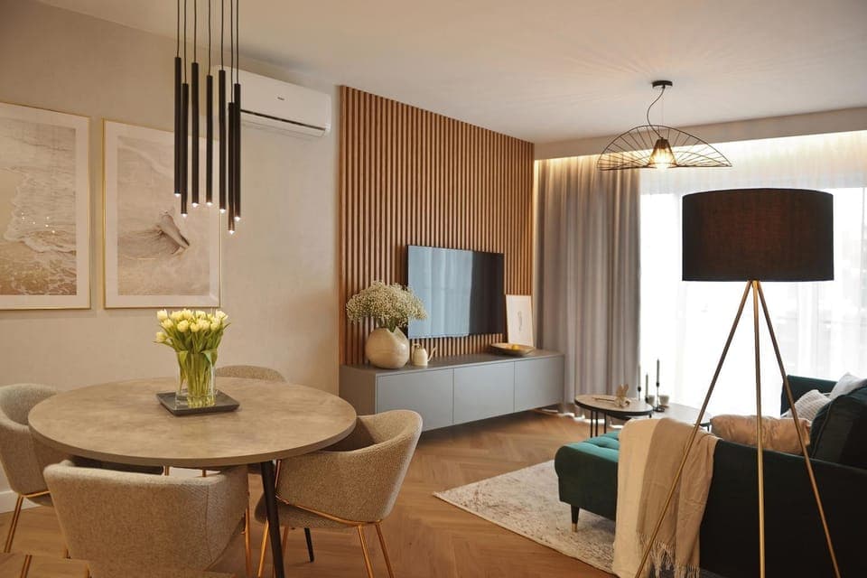 Communal lounge/ TV room, TV and multimedia, Living room, Seating area, Dining area, Evening entertainment, air conditioner