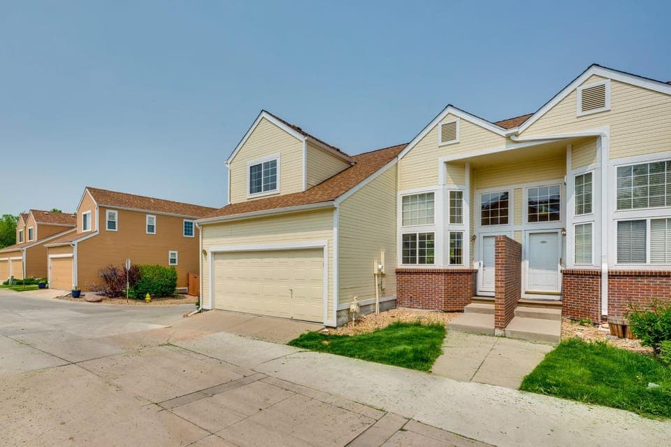 13 Mi to Dtwn Denver: Arvada Townhome w/ Deck House in Arvada