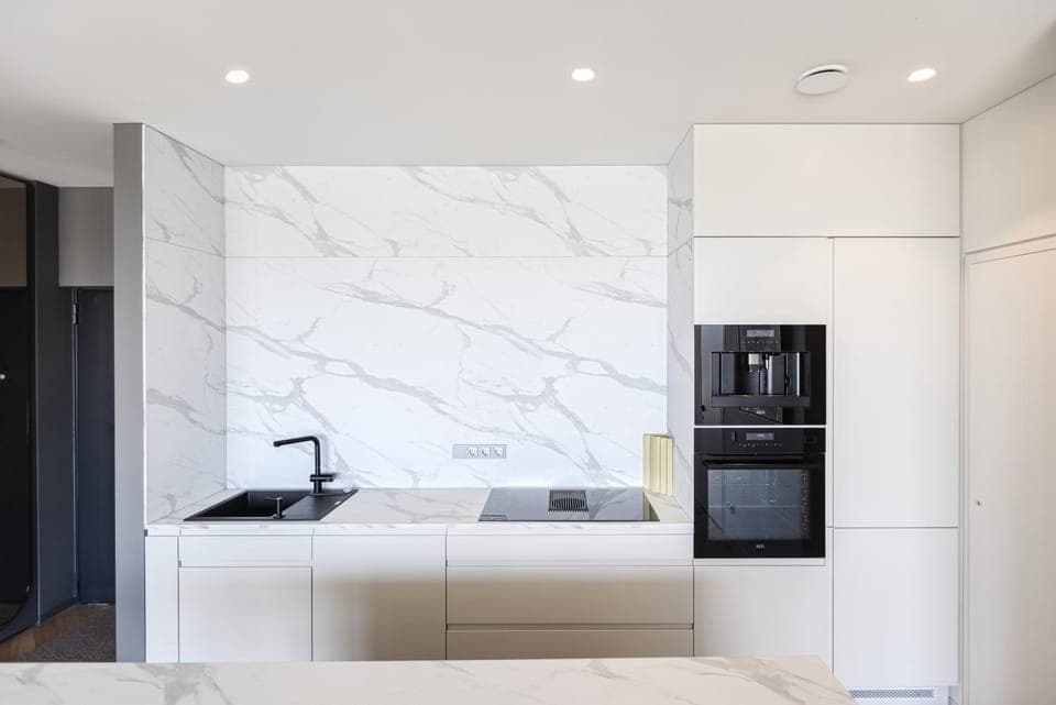 Kitchen or kitchenette, oven