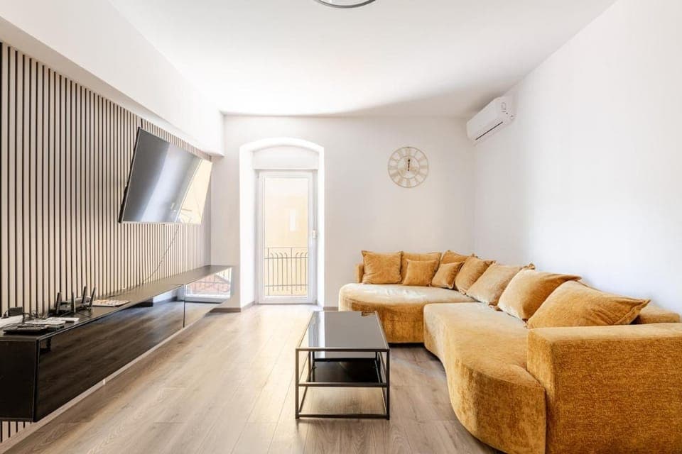 Communal lounge/ TV room, TV and multimedia, Living room, Seating area