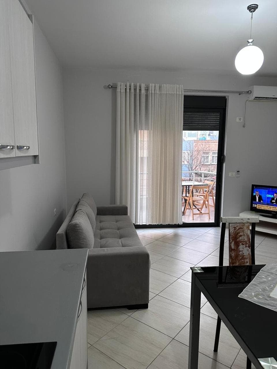 Bed, TV and multimedia, Living room, Photo of the whole room