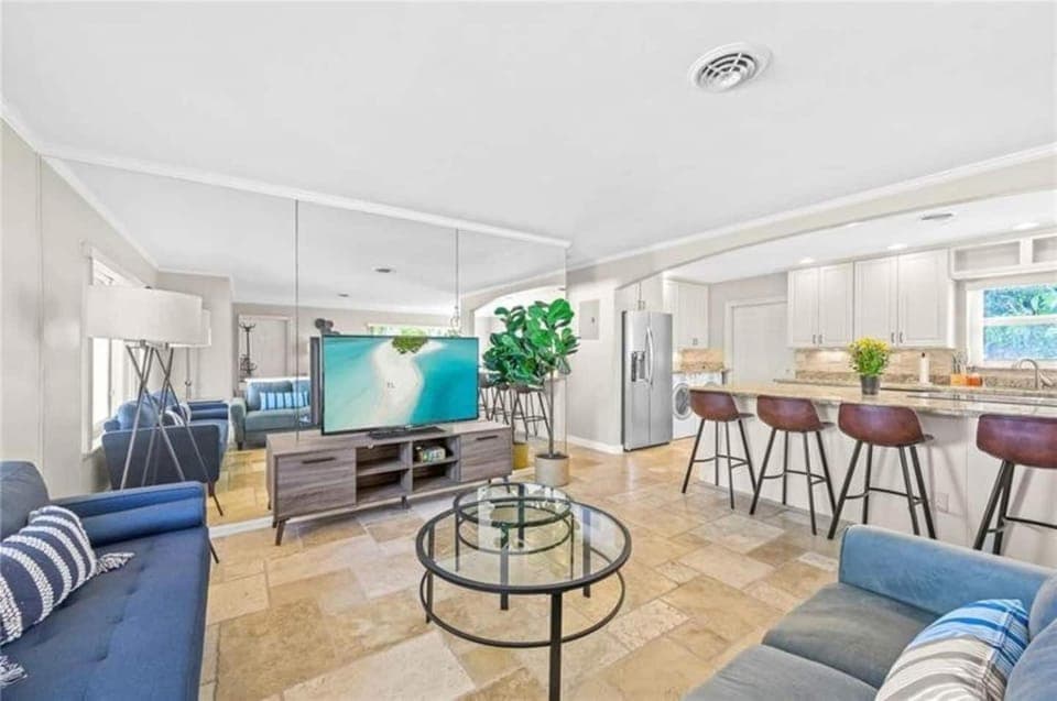 Home wpool by Dream Vacation unit 332 House in Wilton Manors