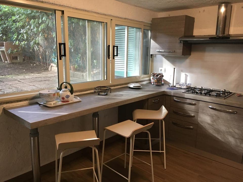 Dining area, dishwasher, pet friendly, stove