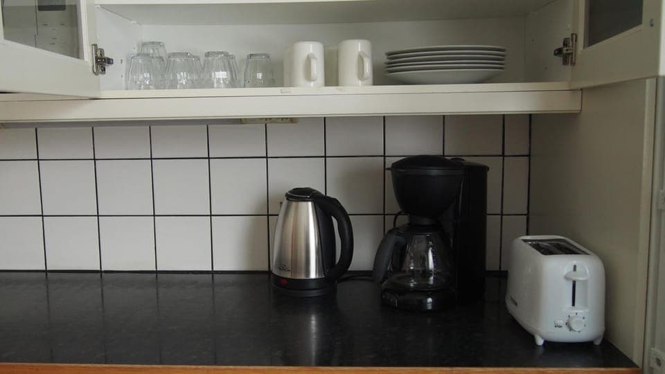 Coffee/tea facilities, toaster