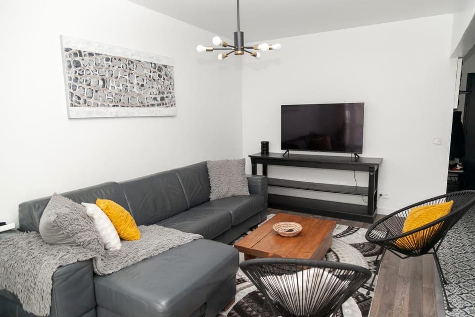 Communal lounge/ TV room, TV and multimedia, Living room, Seating area