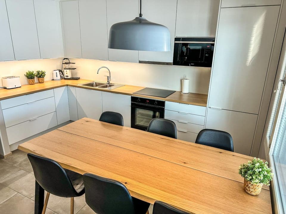 Kitchen or kitchenette, Dining area, minibar, pet friendly, toaster