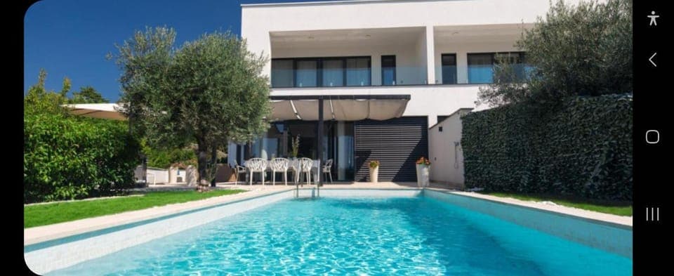 Garden, Swimming pool, Swimming pool