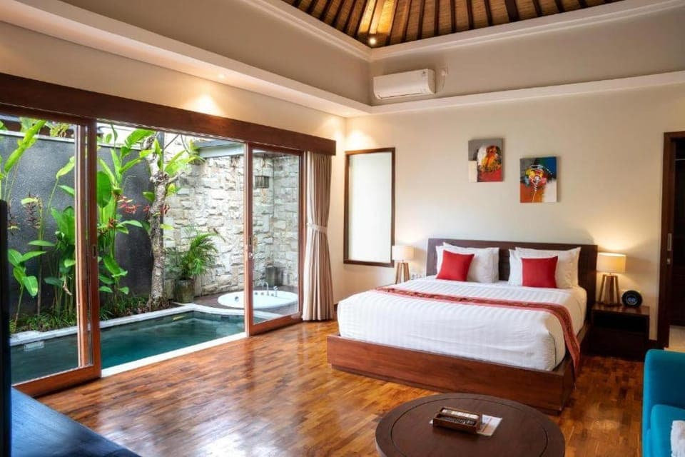 Bedroom, Swimming pool