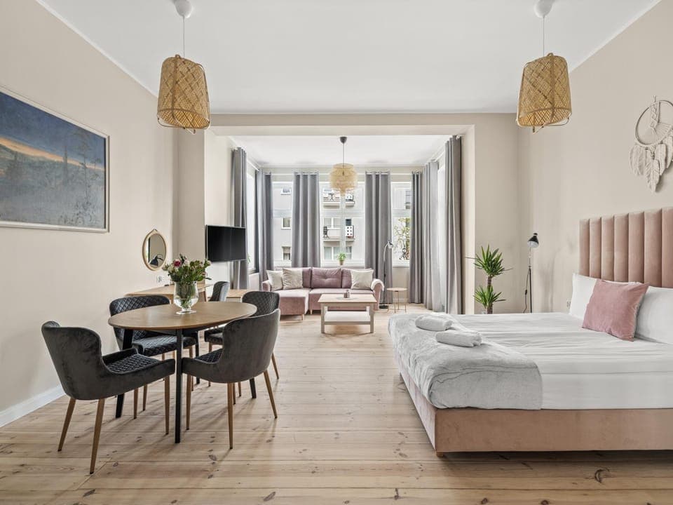 Bed, TV and multimedia, Photo of the whole room