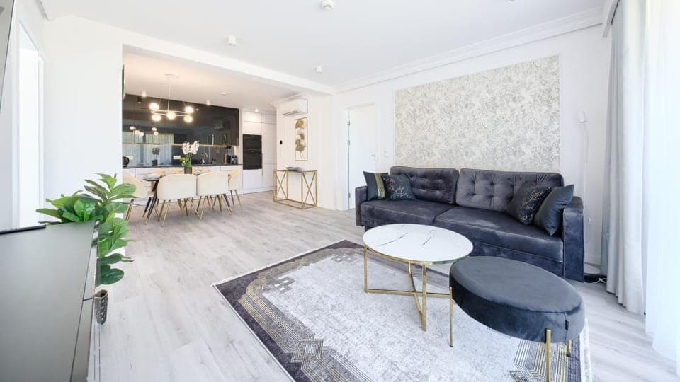 Kitchen or kitchenette, Living room, Seating area, Dining area