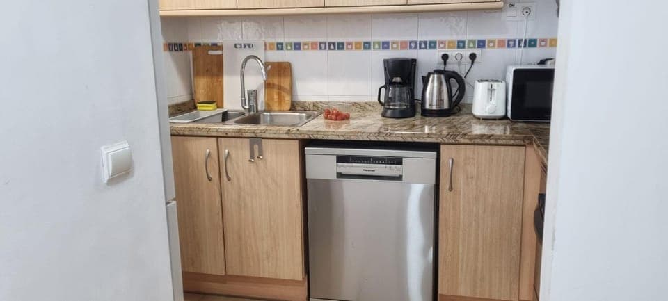 minibar, kitchen
