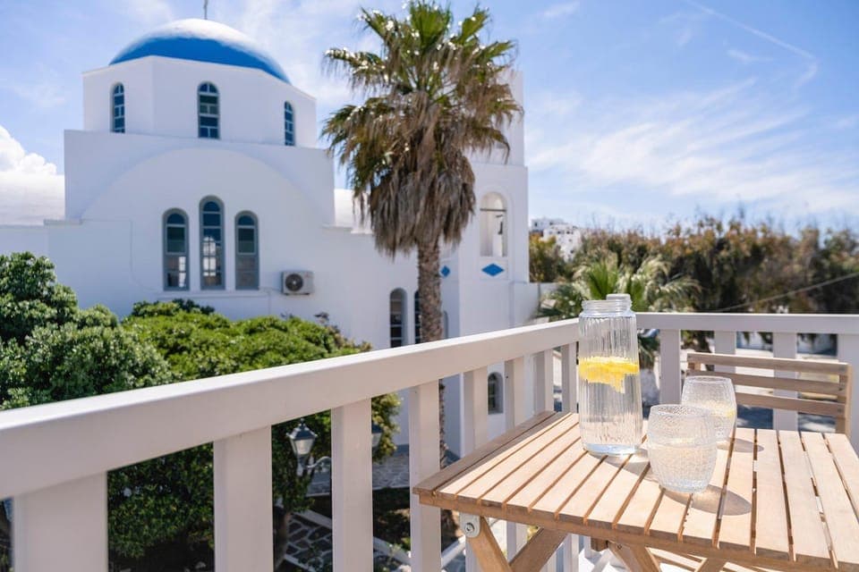 Natural landscape, View (from property/room), Balcony/Terrace, Seating area, Dining area, City view, Landmark view, Location