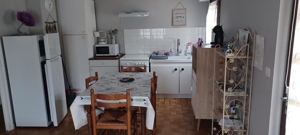 Kitchen or kitchenette, Dining area, pet friendly, stove