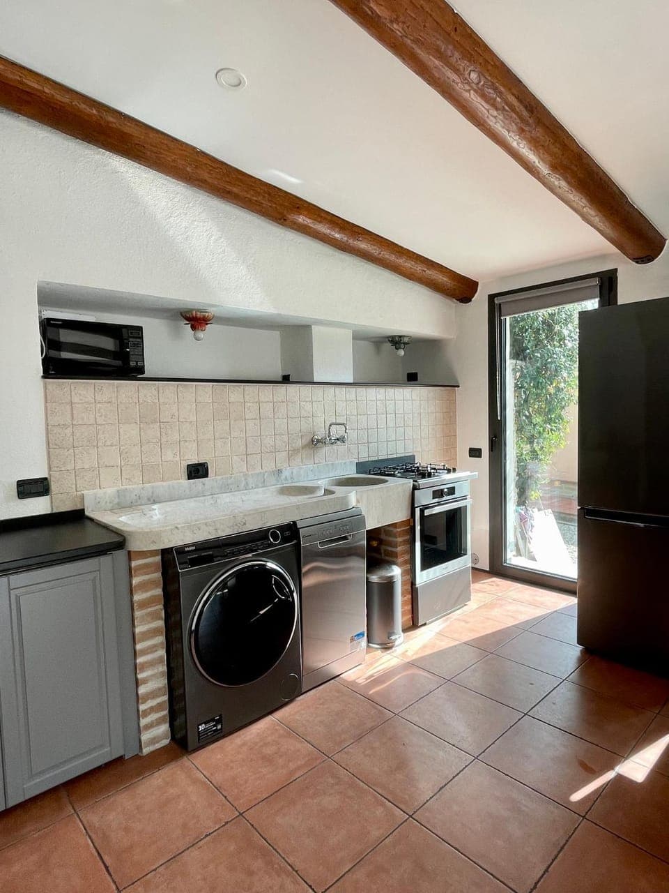 Kitchen or kitchenette, dishwasher, washing machine