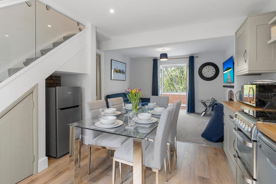 TV and multimedia, Coffee/tea facilities, Balcony/Terrace, Kitchen or kitchenette, Living room, Seating area, Dining area, dishwasher, minibar, pet friendly, stove, toaster