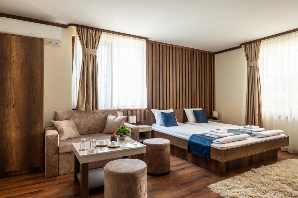 Bed, Living room, Photo of the whole room, Seating area, Bedroom, towels