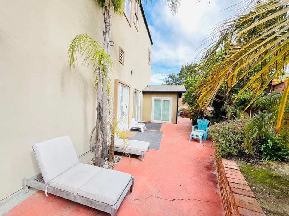 Property building, Patio, sunbed