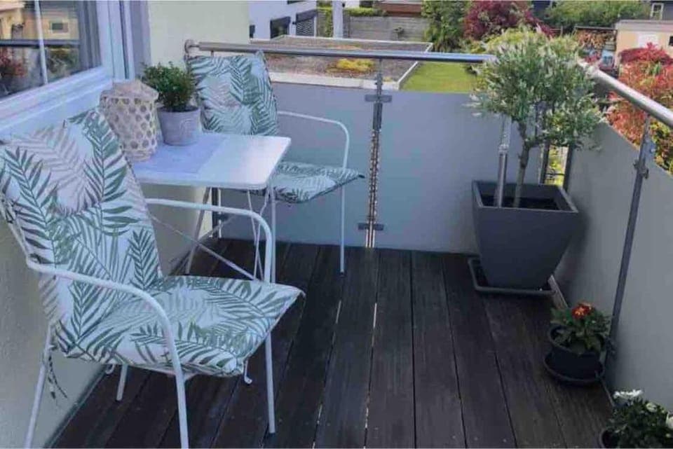 Day, View (from property/room), Balcony/Terrace, Dining area, Garden view