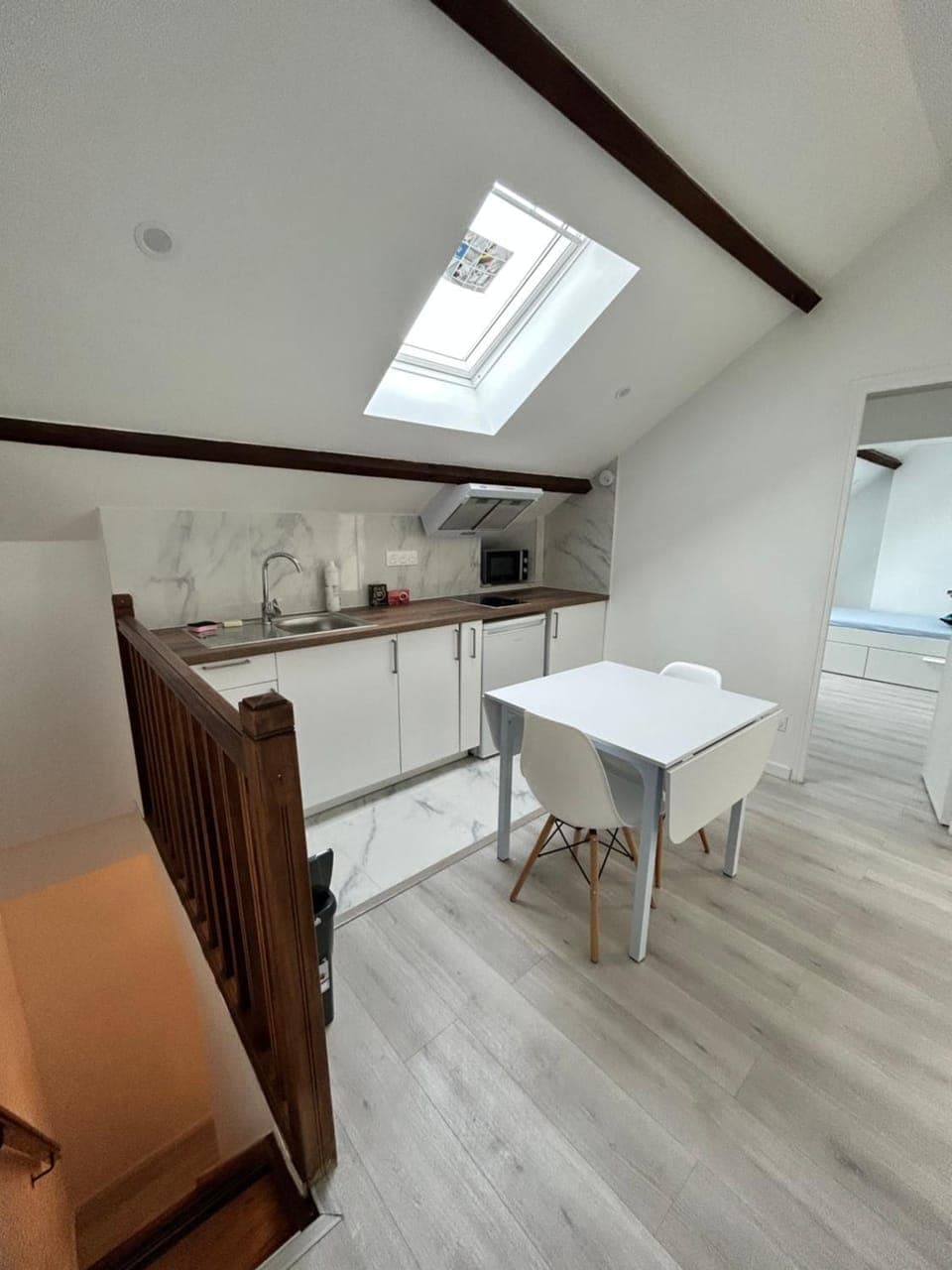 Kitchen or kitchenette, Dining area, minibar, stove