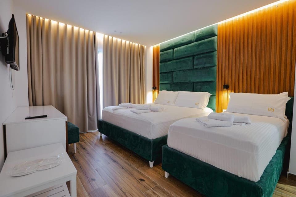 Bed, Photo of the whole room, Bedroom, towels