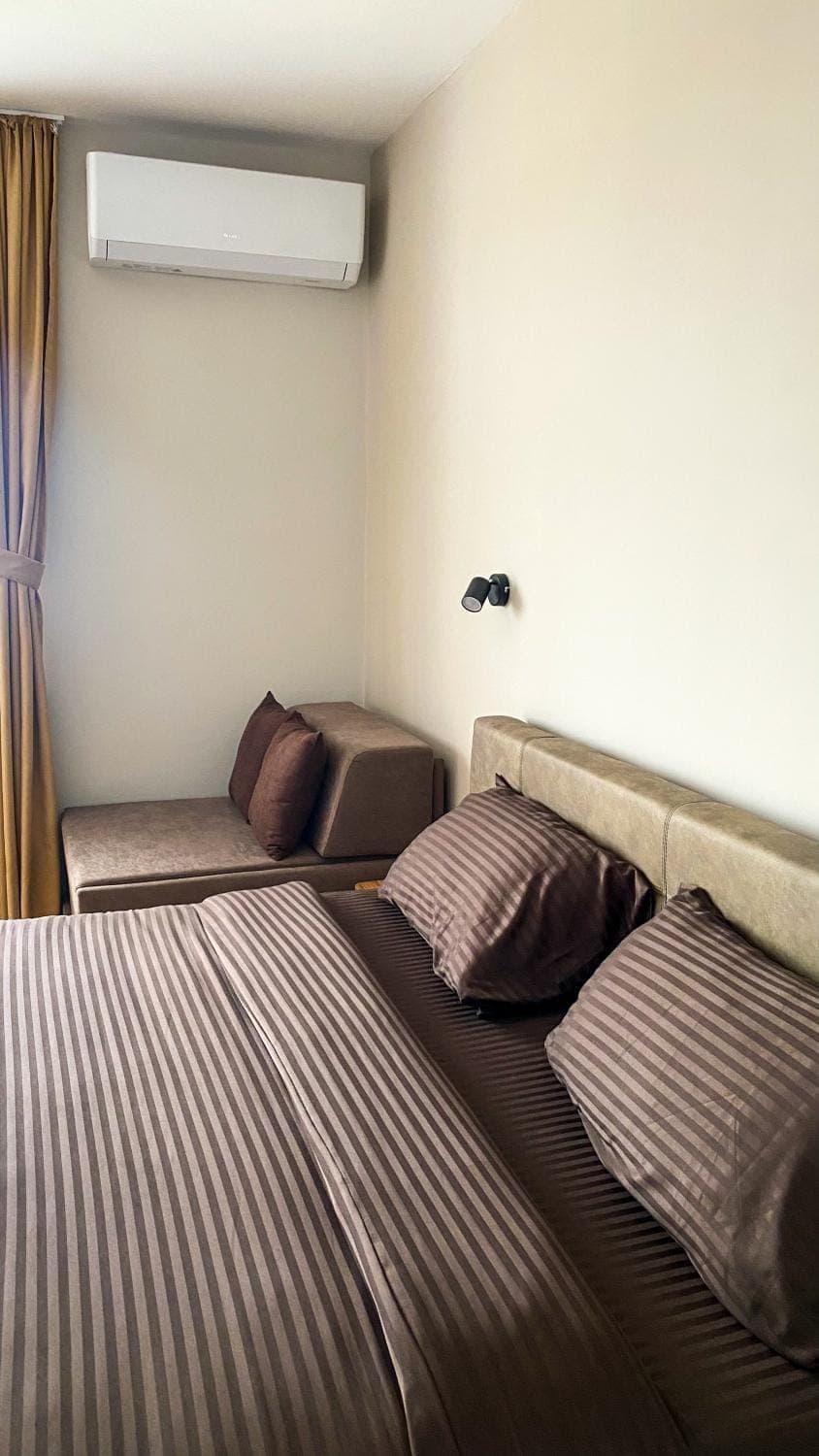 Bed, Photo of the whole room, Bedroom, air conditioner