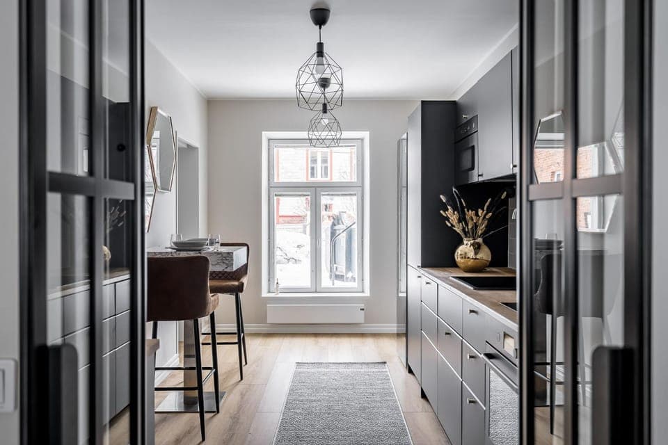 Kitchen or kitchenette, Dining area, stove