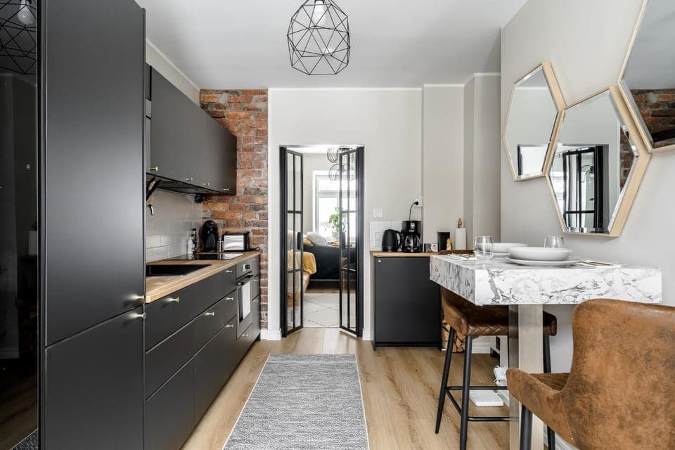 Kitchen or kitchenette, Dining area, oven, stove