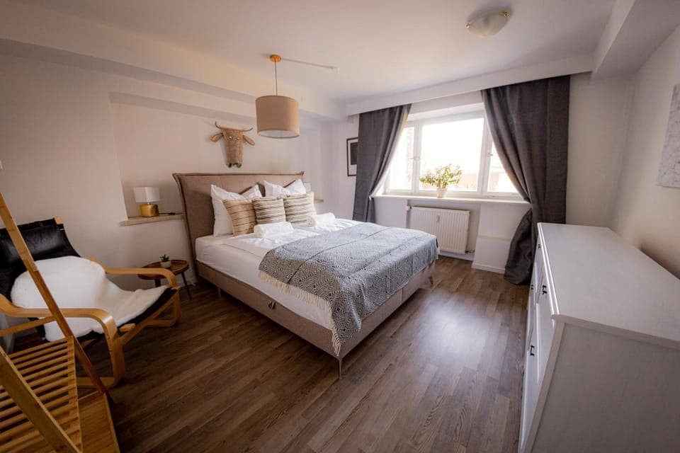 Bed, Photo of the whole room, Bedroom