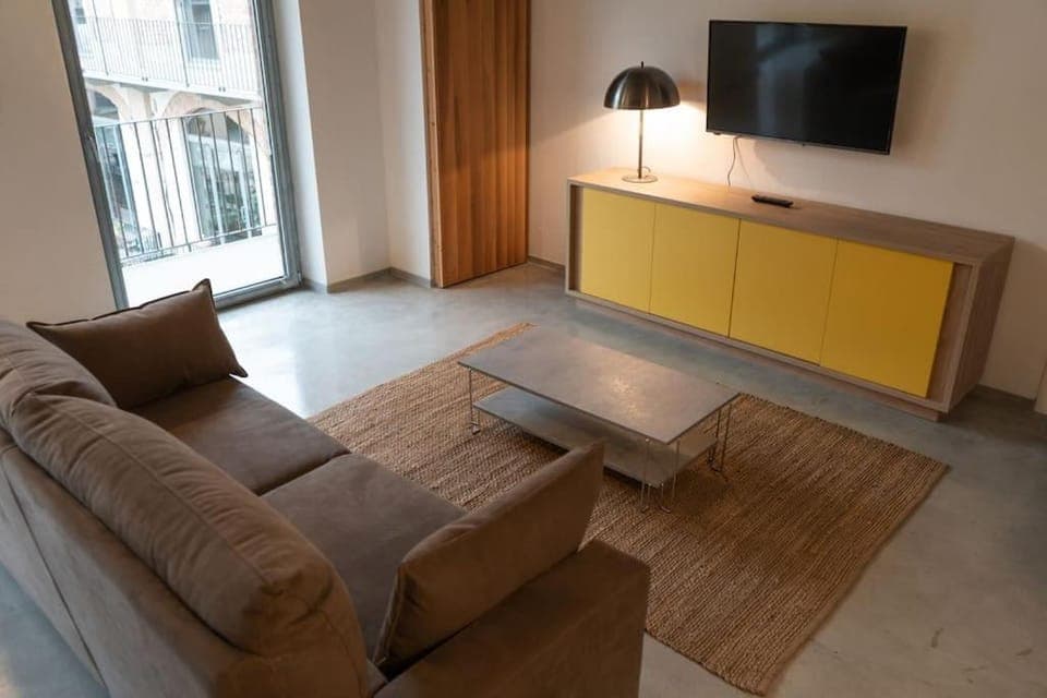 TV and multimedia, Living room, Evening entertainment