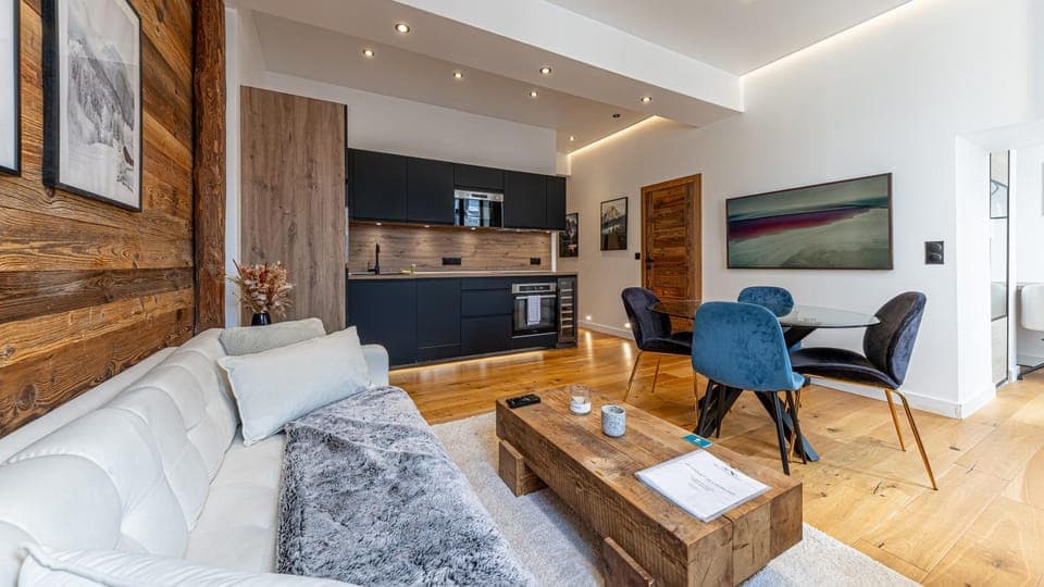 TV and multimedia, Kitchen or kitchenette, Living room, Seating area