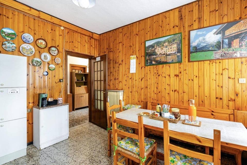 Dining area, kitchen