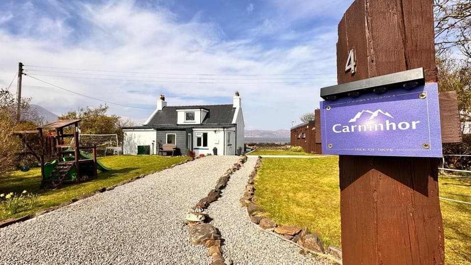 Property building, Neighbourhood, Logo/Certificate/Sign, Street view
