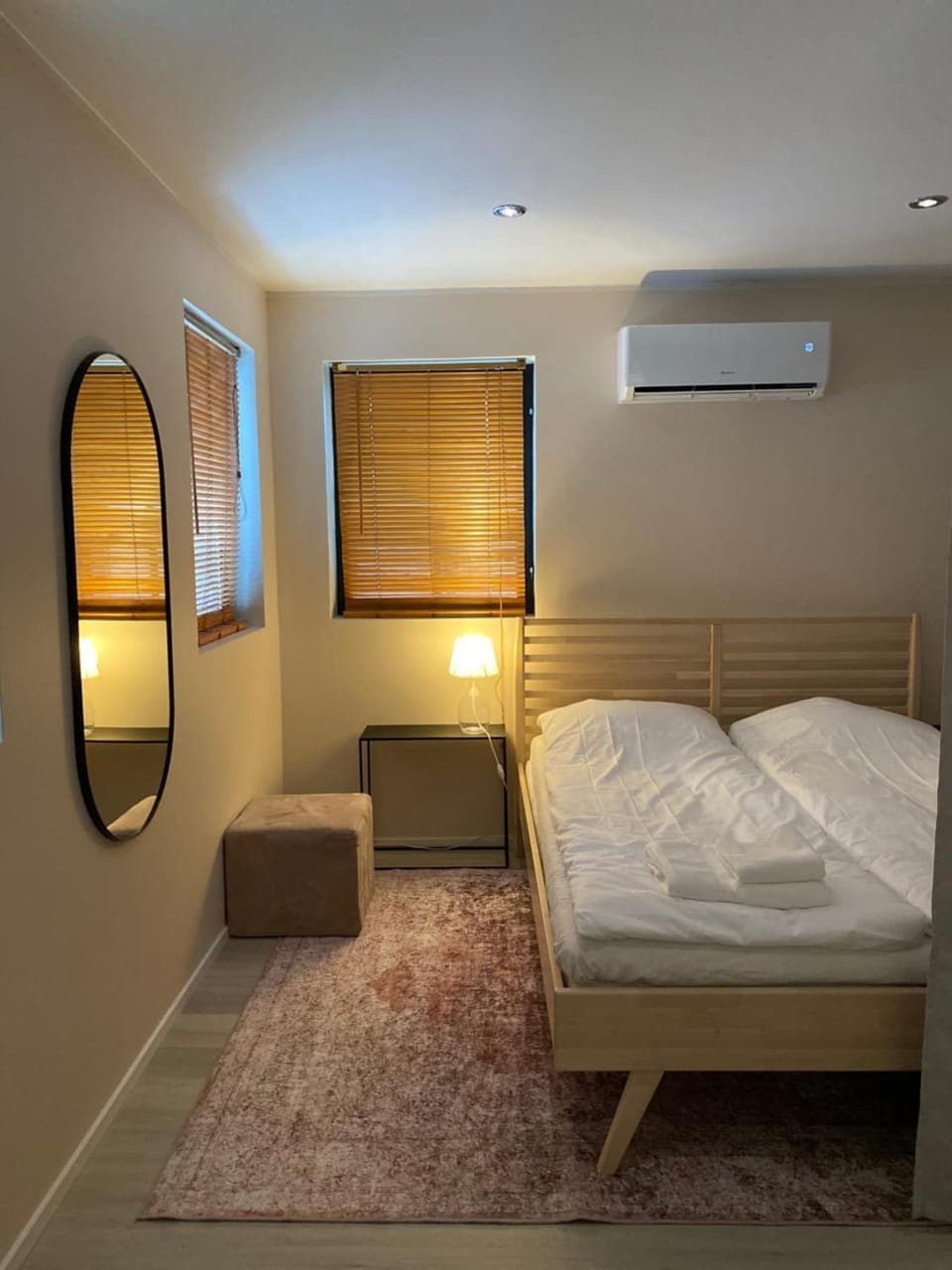 Bed, Photo of the whole room, Bedroom, Garden view, Parking, air conditioner