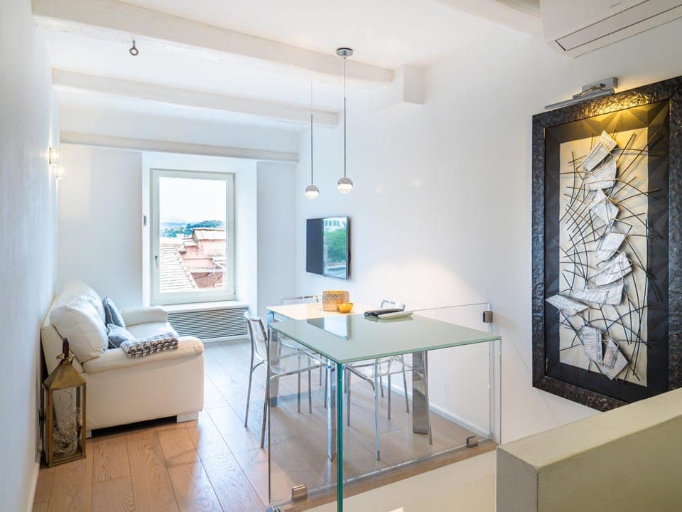 TV and multimedia, Living room, Seating area, Dining area